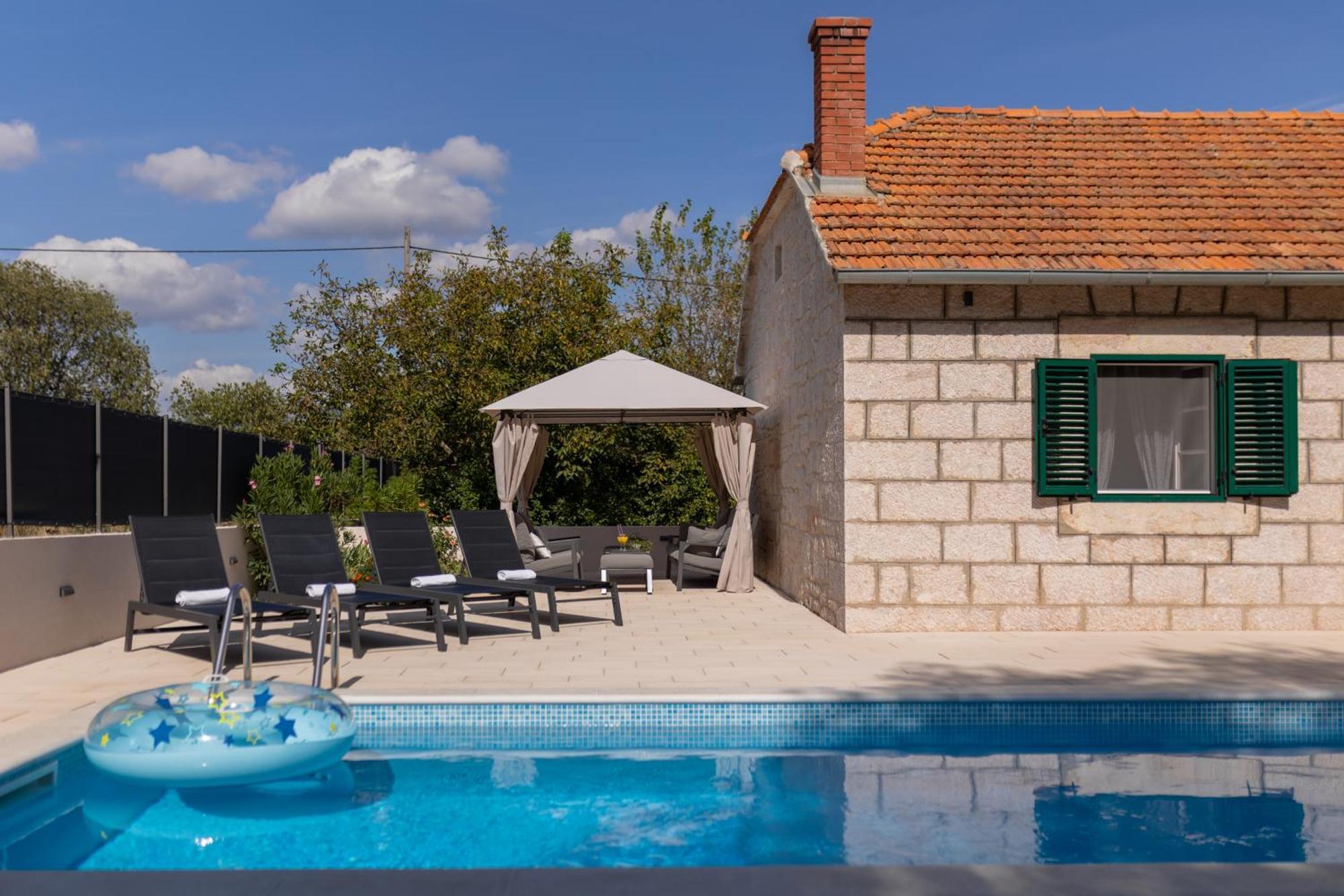 Experience Village Life - Jokini Dvori With Private Pool Pakovo Selo ภายนอก รูปภาพ